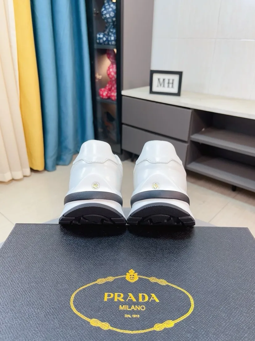 Men's shoes 💰420🌹🌹Prada is a luxurious and fashionable high-end product ✊🔥The perfect last shape and top-notch handcrafting make this shoe immediately create a strong aristocratic atmosphere. Imported first-layer cowhide with brogue carving crafts💋Cowhide lining🎶Rubber combination outsole specially imported from France for leather shoes😍Color: Mysterious Black☕️Number 38～44